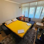 Great Flat Few Minutes From The Beach!
