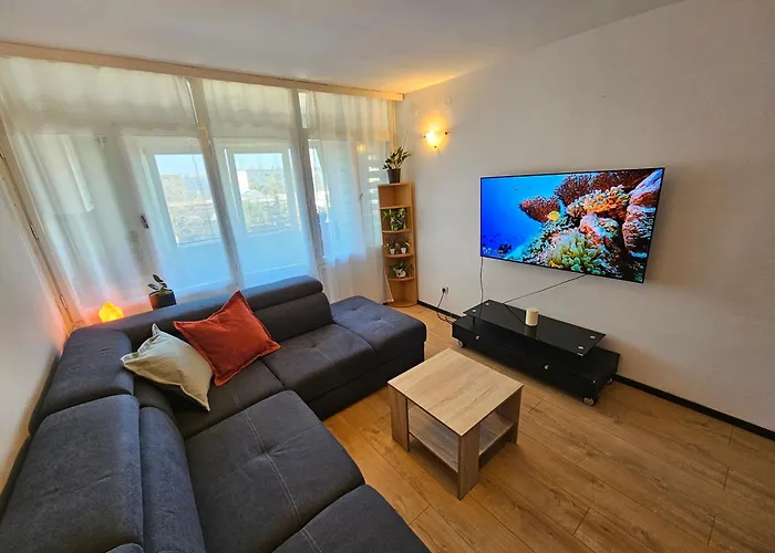 Great Flat Few Minutes From The Beach!