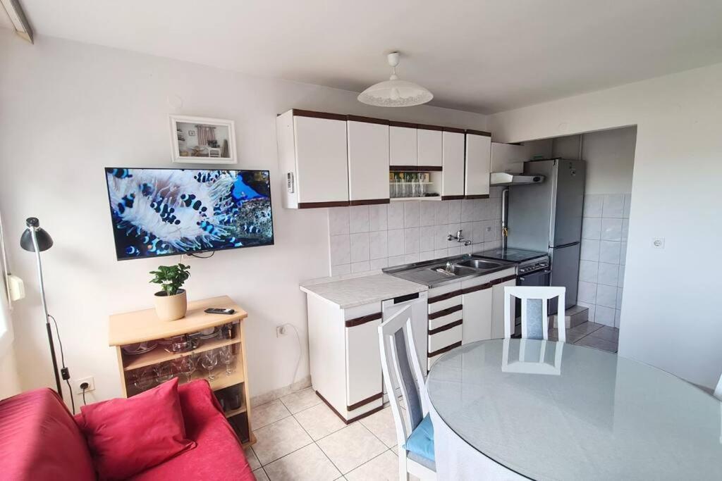 Great Flat Few Minutes From The Beach!