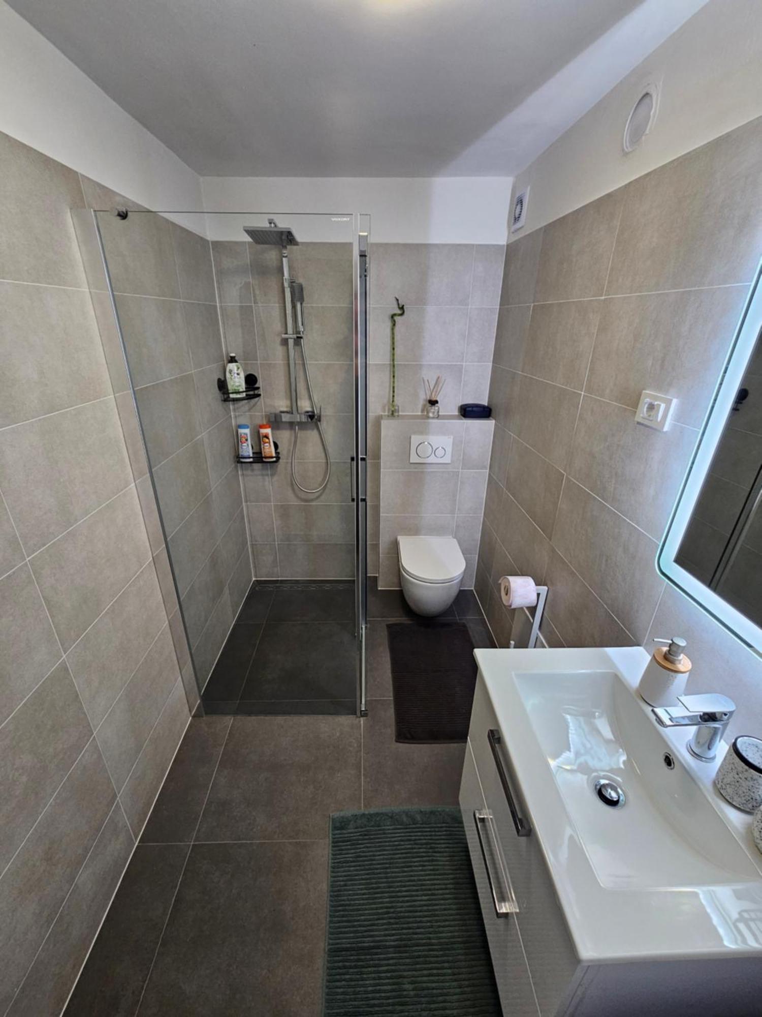 Great Flat Few Minutes From The Beach! * Pula