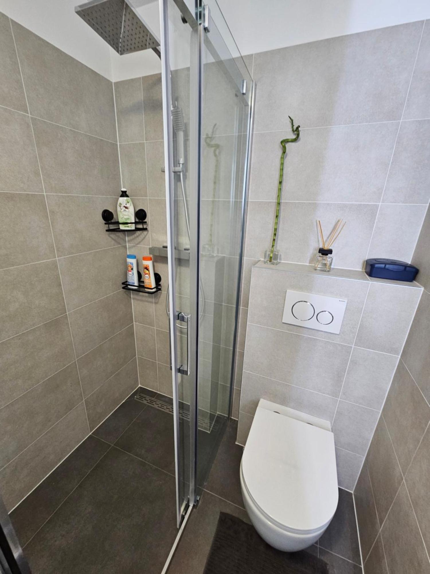 Great Flat Few Minutes From The Beach!