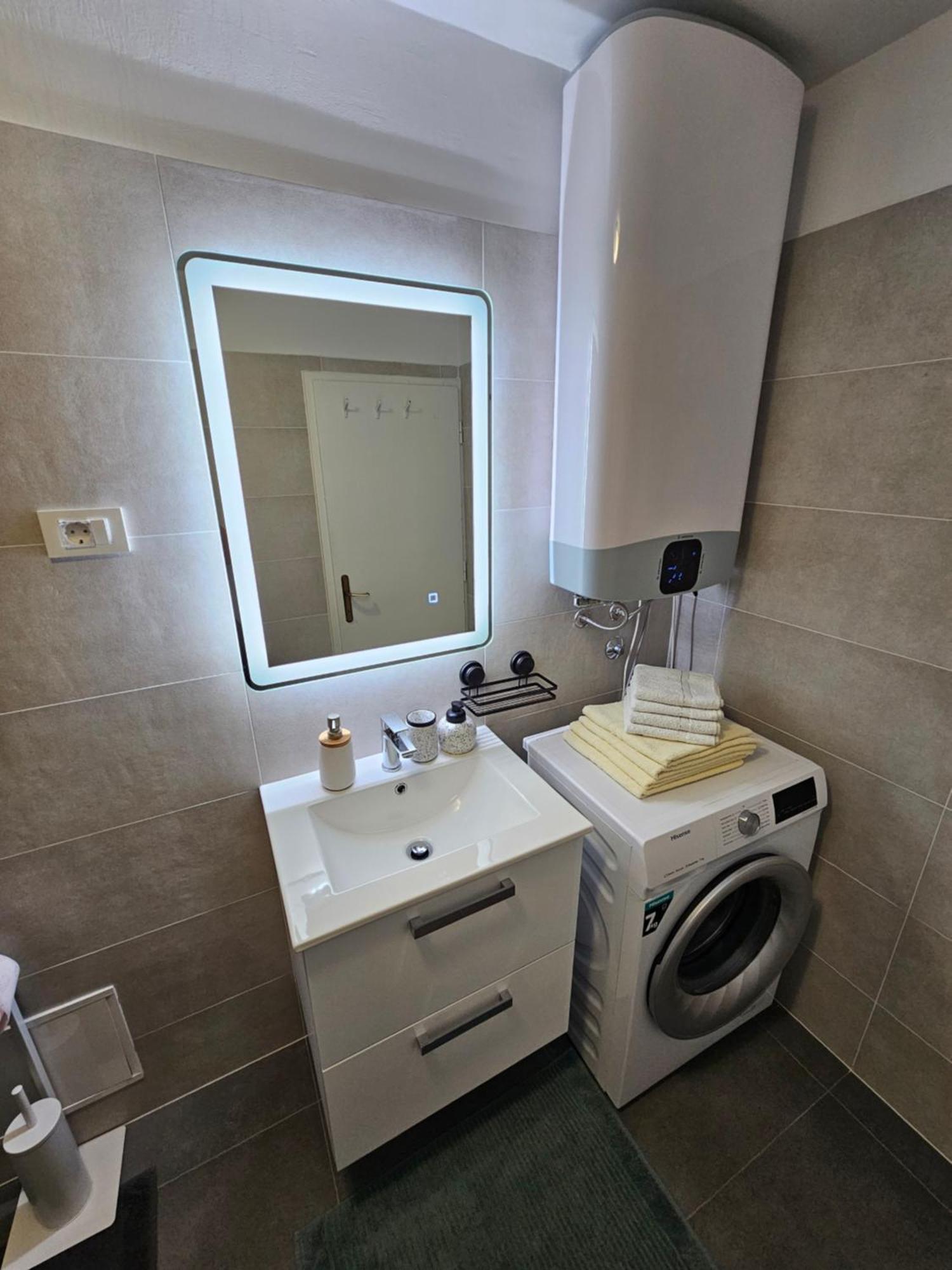 Great Flat Few Minutes From The Beach! * Pula