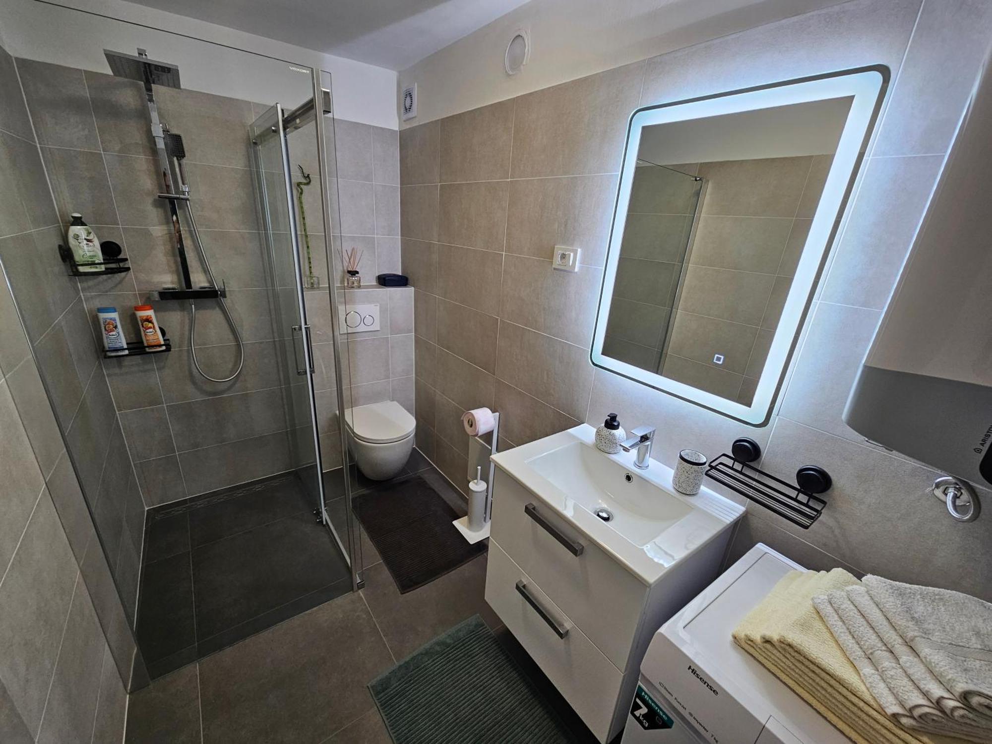 Great Flat Few Minutes From The Beach! *